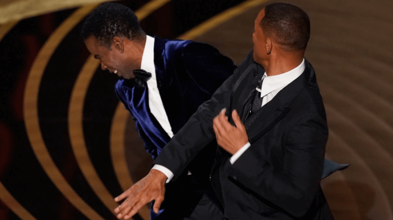 El absoluto protagonista de los Oscar: Will Smith le da un puñetazo a un presentador