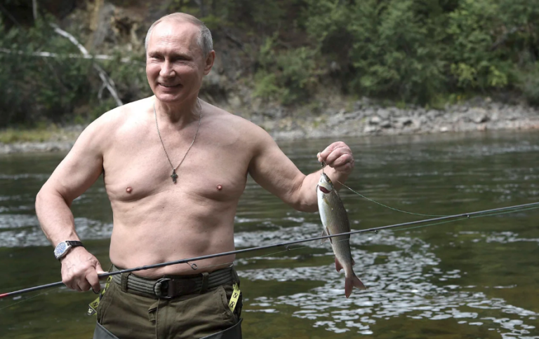 Putin responde a las burlas a sus fotos sin camisa